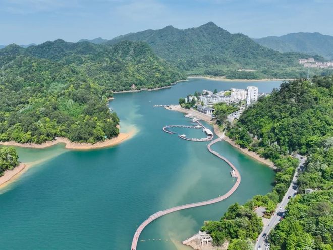 日黄山高评分旅行社四天三晚费用全含冰球突破豪华版黄山四日游自驾配套四(图3)