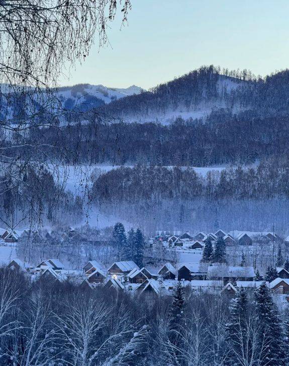 胜游领衔2025新疆高信誉旅行社TOP10冰球突破豪华版5000+游客亲测揭晓：远(图2)